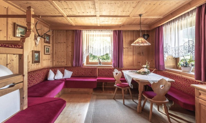 Valle Aurina Apartment | Holiday Apartment "Steinhaus XXL" with Mountain View, Shared Pool and Wi-Fi