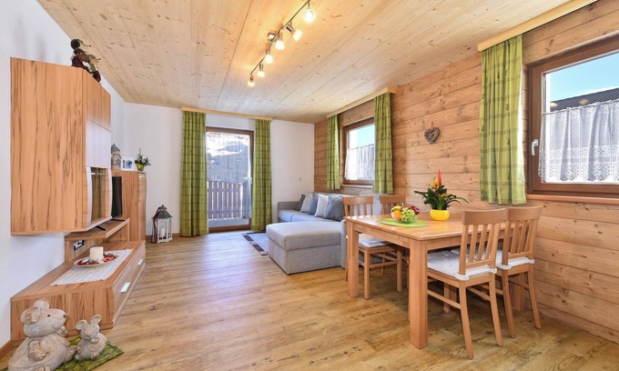 Racines Apartment | Holiday Apartment "Joselehof Edelweiss" with Mountain View, Wi-Fi & Garden