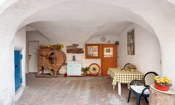 Fondo Apartment | Holiday Apartment 'La Tavernetta' with Private Garden & Mountain View