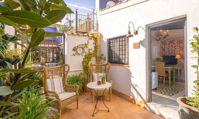 Aigues Apartment | Holiday Apartment 'La Venteta Estudio Superior' with Shared Pool & Wi-Fi