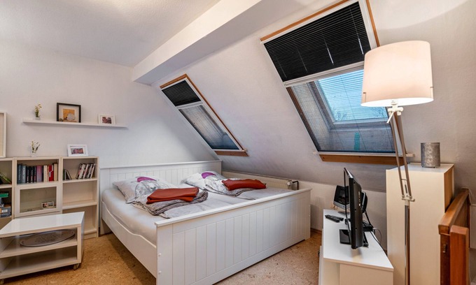 Nordstrand Apartment | Holiday Apartment 'Lila' with Shared Garden and Private Beach Chair