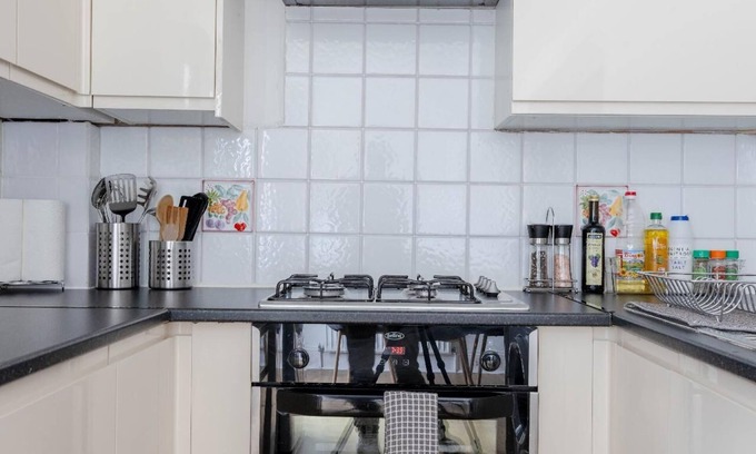 Dudden Hill House | Holiday apartment London for 1 - 4 persons with 2 bedrooms - Holiday house
