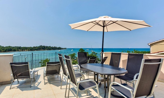 Lovrecica Apartment | Holiday apartment Lovrecica for 1 - 5 persons with 3 bedrooms - Holiday apartment