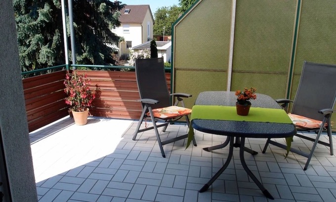 Weinheim Apartment | Holiday Apartment "Mand" with Balcony and Wi-Fi