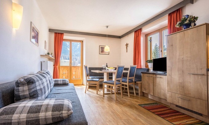 Sesto Apartment | Holiday Apartment "Manuel's App Watschinger -Edelweiss" with Mountain View, Balcony & Wi-Fi
