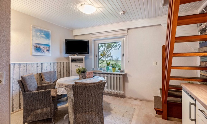 Nordstrand Apartment | Holiday Apartment 'Möwenkiek' with Shared Garden and Private Beach Chair