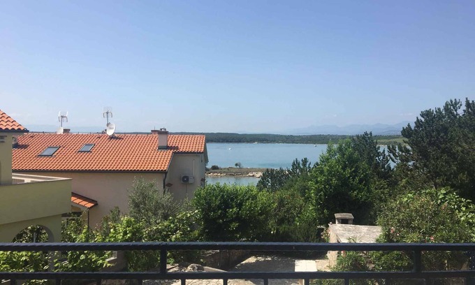 Klimno Apartment | Holiday apartment near the beach with sea view