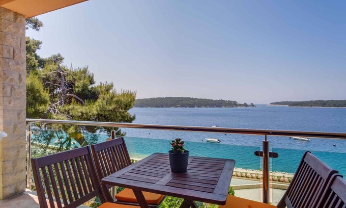 Cove Murtar Apartment | Holiday apartment only 30 meters from the beach