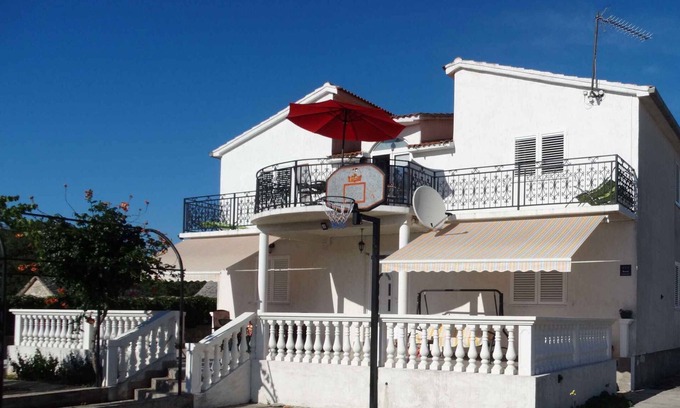 Primosten Burnji Apartment | Holiday apartment on the quiet