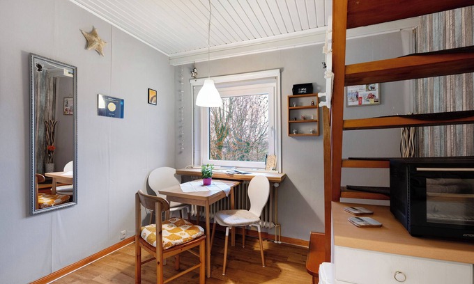 Nordstrand Apartment | Holiday Apartment 'Op'nböhn' with Shared Garden and Private Beach Chair