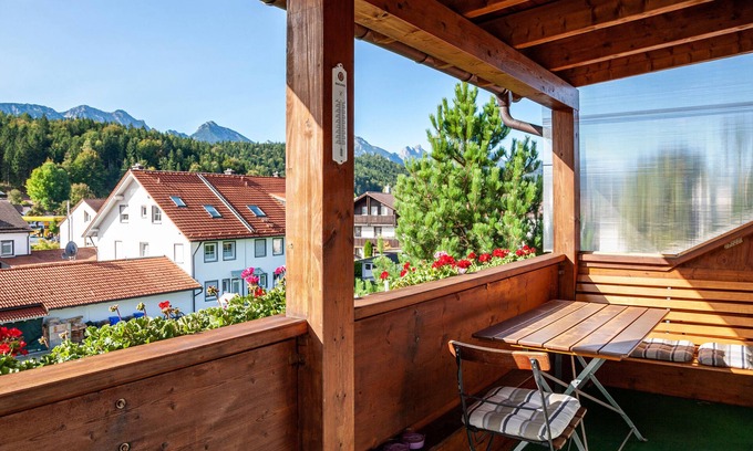 Fuessen Apartment | Holiday Apartment "Paulas Koenigscard" with Mountain View, Balcony and Wi-Fi