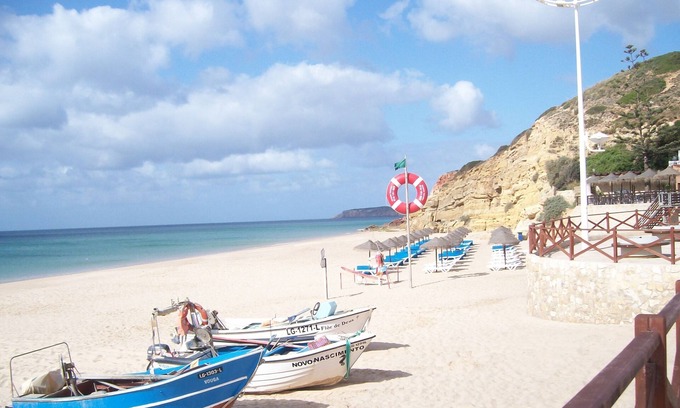 Salema House | Holiday Apartment 100 meters from the beach