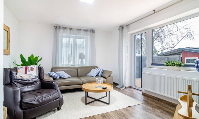 Mimmenhausen Apartment | Holiday Apartment "Salem´s Treasure Manor" with Private Terrace, Shared Garden & Wi-Fi