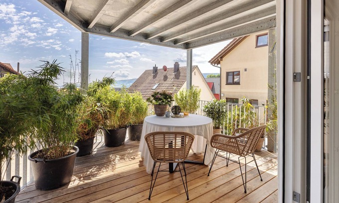 Gaienhofen Apartment | Holiday Apartment 'Seeapartment Höri' with Balcony and Wi-Fi