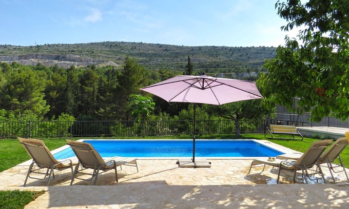 Srinjine Apartment | Holiday apartment Srinjine for 1 - 8 persons with 3 bedrooms - Row house