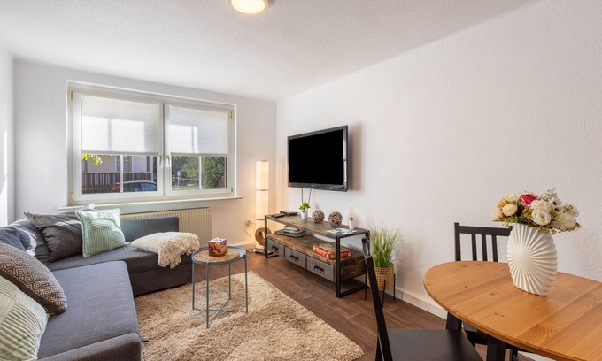 Espenhain Apartment | Holiday Apartment 'Terrassenwohnung' with Private Terrace and Wi-Fi
