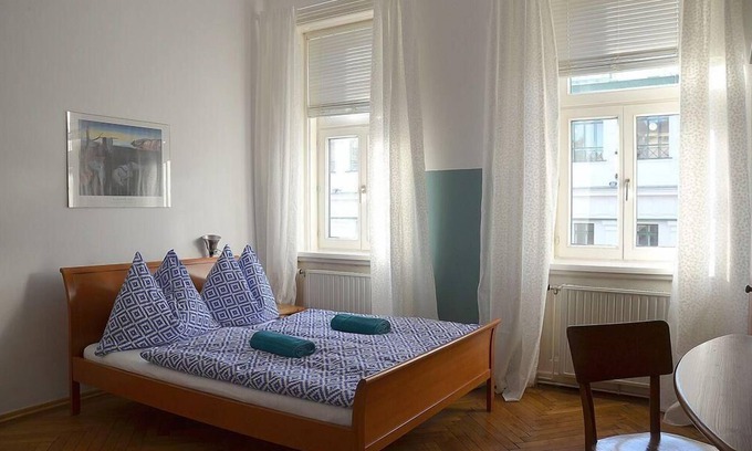 Himmelpfortgrund Apartment | Holiday apartment Vienna for 1 - 10 persons with 3 bedrooms - Holiday apartment in one or multi-fami