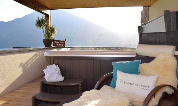 Emberg House | Holiday apartment with outdoor hot tub directly on the slopes