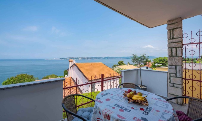 Crveni Vrh Apartment | Holiday apartment with sea view