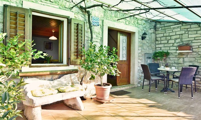 Katoro Apartment | Holiday apartment with garden