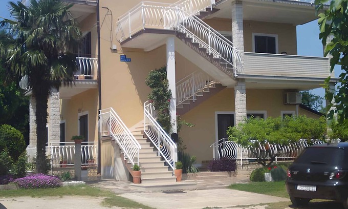 Basanija Apartment | Holiday apartment with air conditioning