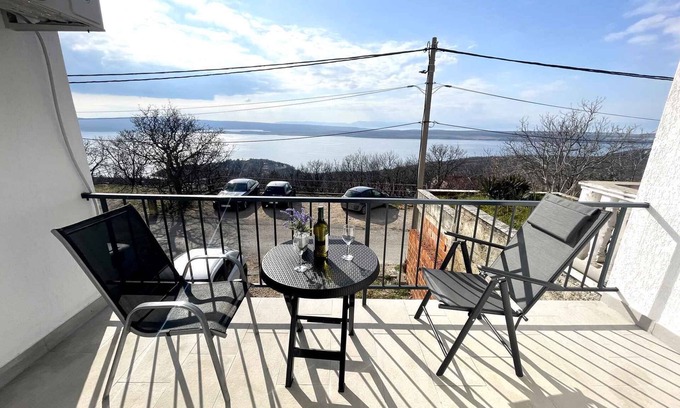 Klanfari Apartment | Holiday apartment with air conditioning and sea views