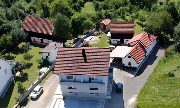 Gomirje Apartment | Holiday apartment with garden and barbecue