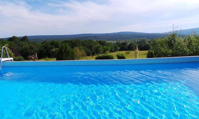 Krsan Apartment | Holiday apartment with pool and barbecue