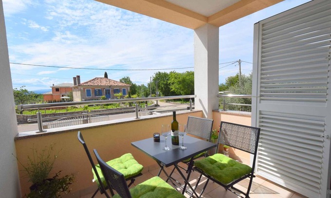 Barusici Apartment | Holiday apartment with balcony and air conditioning
