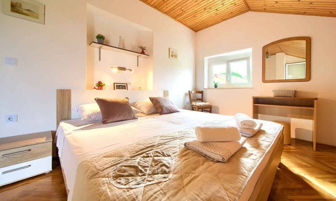 Milovcici Apartment | Holiday apartment with three bedrooms