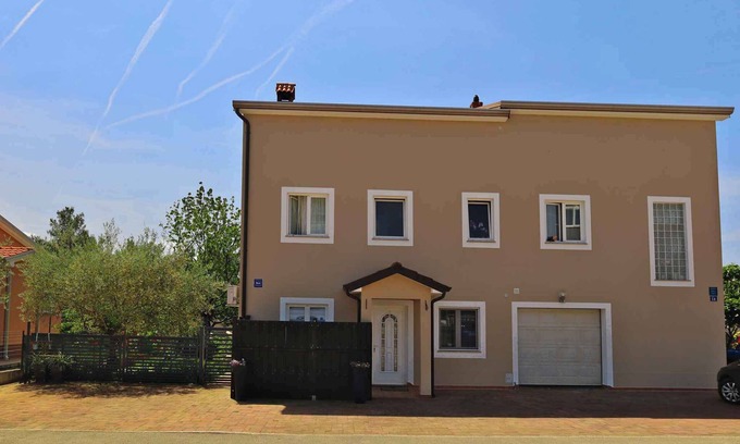 Murine Apartment | Holiday apartment with internet, air conditioning, terrace in a quiet location