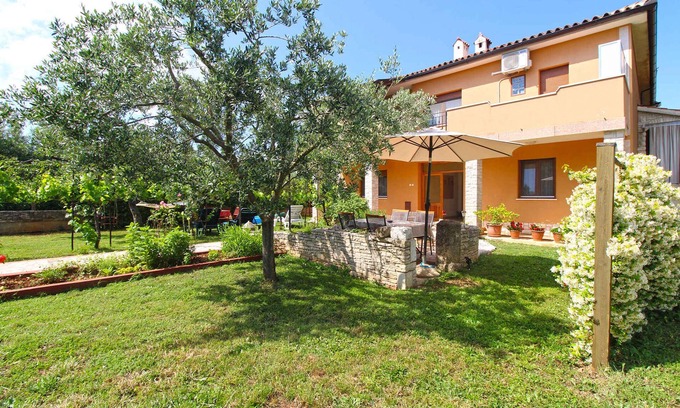Muntic Apartment | Holiday apartment with parking