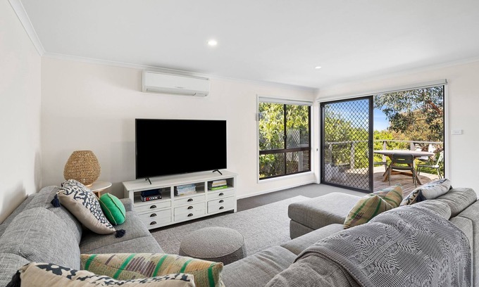 Anglesea House | Holiday Comfort I Ocean Views I 2 Living Rooms
