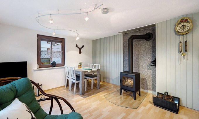 Schonach im Schwarzwald Apartment | Holiday Apartment 'Im Salzgässle' with Mountain View, Shared Garden and Wi-Fi