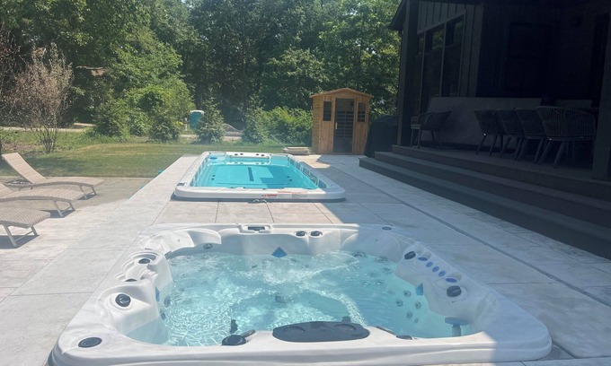 Grand Beach House | Holiday discount!5 bdrm 3.5 ba/swim spa/hot tub/outdoor sauna/open year round