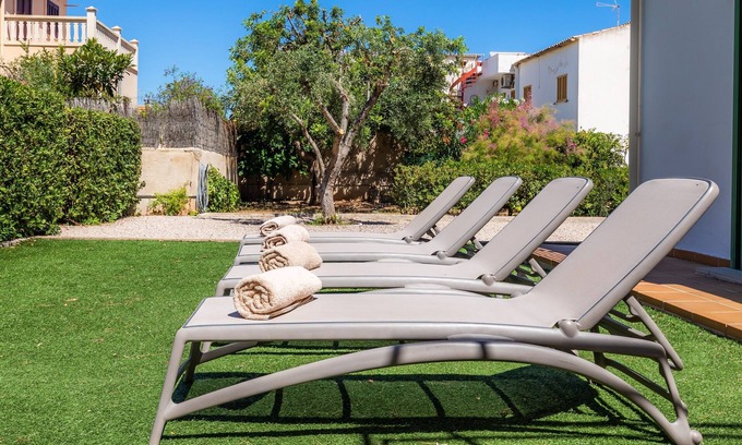 Colonia de Sant Pere Ski Chalet | Holiday Home "Can Roig Loft" with Mountain View, Wi-Fi, Balcony, Terrace & Garden