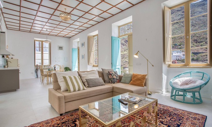 Santa Cruz de Tenerife House | Holiday Home 'Mojo Surf' with Sea Views, Wi-Fi and Air Conditioning