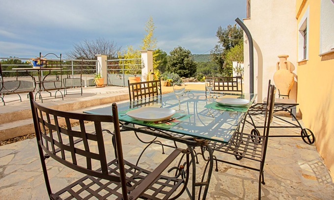 Carnoules Apartment | Holiday flat, country house with view on the hills, shared pool and Wi-Fi
