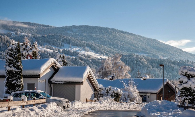 Eibele Apartment | Holiday flat 'Haus Edelweiß' with mountain view, garden and WLAN