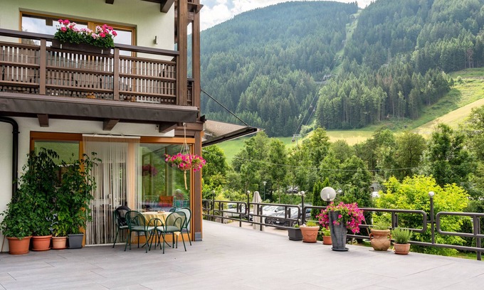 Cadipietra Apartment | Holiday flat 'Zimmerhofer Kristall' with wellness facilities at Hotel Schwarzenstein.