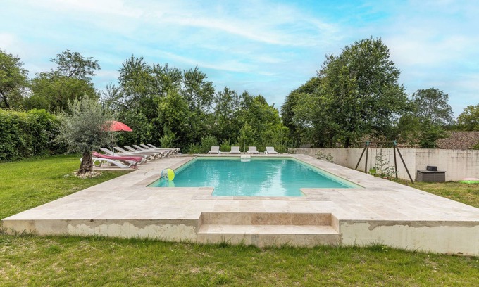 Sainte-Sabine-Born House | Holiday Home 'Le Magicogîte - Harry Potter' with Shared Pool, Wi-Fi and Air Conditioning