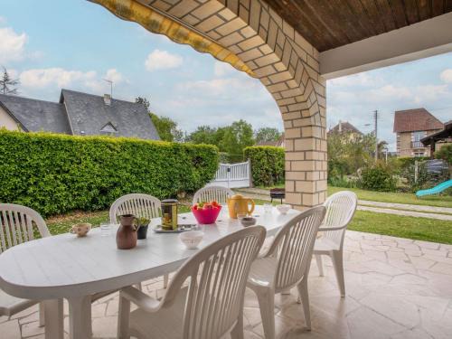 Merville-Franceville-Plage House | Holiday Home Villa Hélios by Interhome