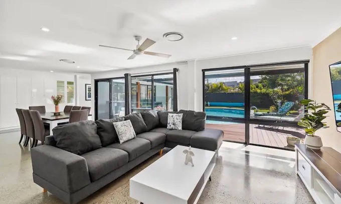 Mermaid Waters Apartment | Holiday fun with private pool and mini golf!