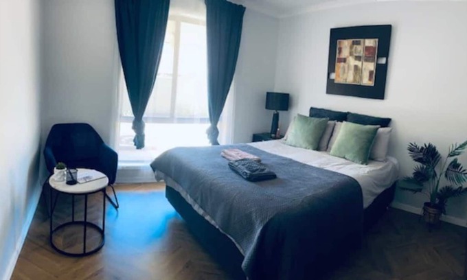 Mildura House | Holiday Getaway @ Mildura (Spa, BBQ, Free WI-FI)