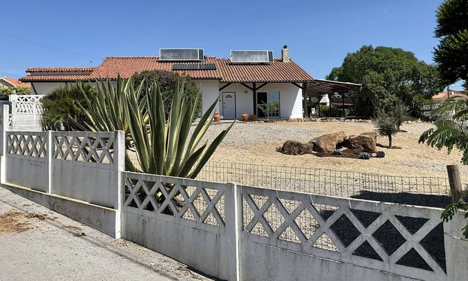 Sao Martinho do Porto Ski Chalet | Holiday home with garden and patio. Perfect spot to explore La Costa da Prata!