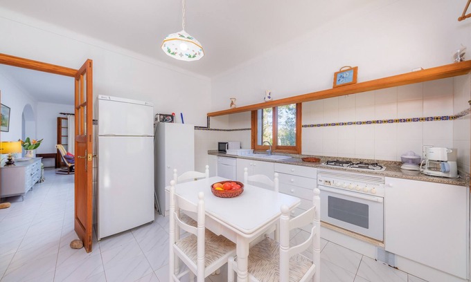 Urbanizacion Mont Ferrutx House | Holiday Home Casa Juan by the Beach with Garden & Wi-Fi