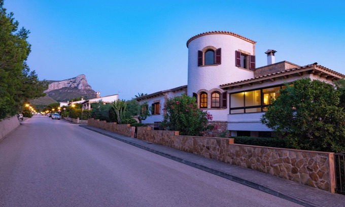 Urbanizacion Mont Ferrutx House | Holiday Home 'Sa Vinya' with Sea View, Private Terrace and Wi-Fi