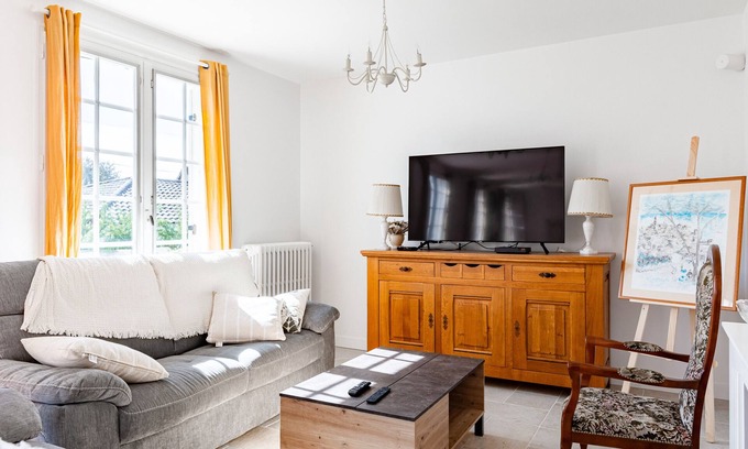 Coulounieix-Chamiers House | Holiday Home 'La Parenthèse Enchantée' with Private Terrace, Private Garden and Wi-Fi