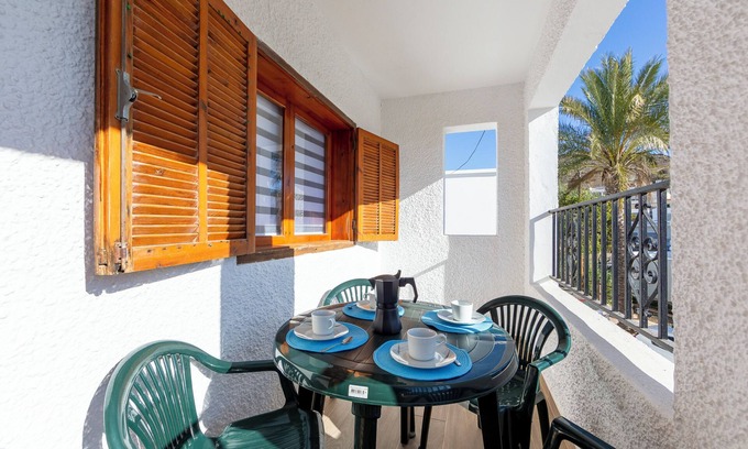 El Pozo de los Frailes House | Holiday Home 'Noria 1' with Mountain View, Private Terrace and Air Conditioning