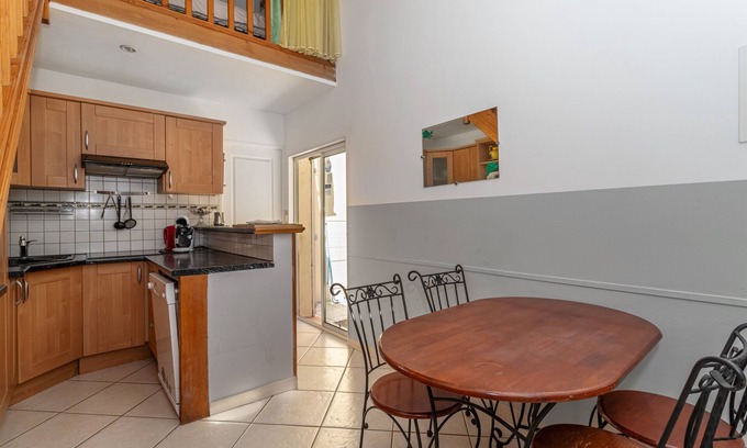 Reynes House | Holiday Home 1 with Mountain View, Air Conditioning